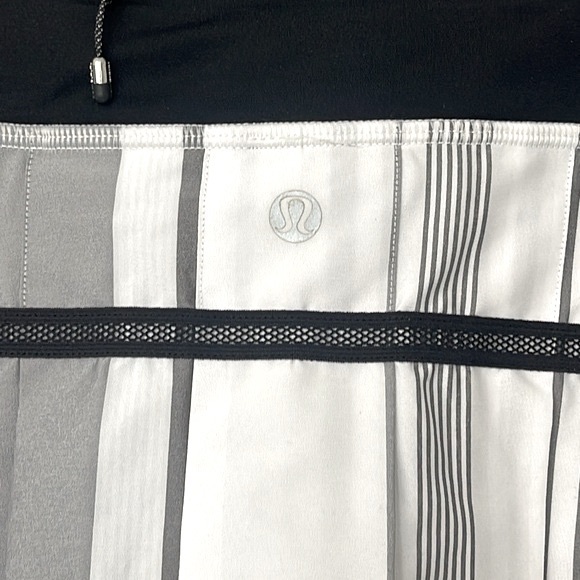 Lululemon Run:Pace Setter Pleated Tennis Skort/Skirt Groovy Striped Gray&White-6 - Picture 8 of 11